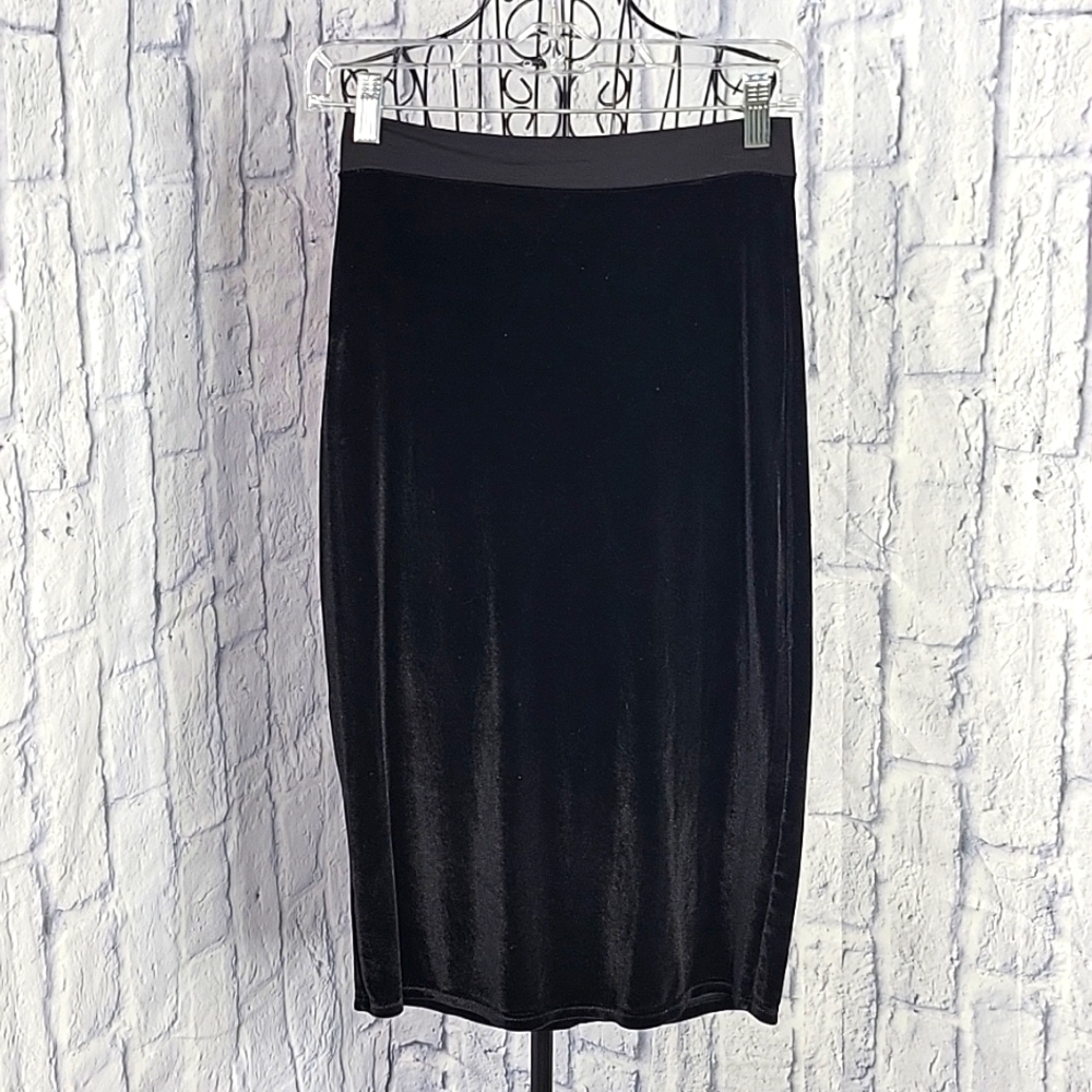 UNALUNA COLLECTION Black Velvet Norah Skirt Medium